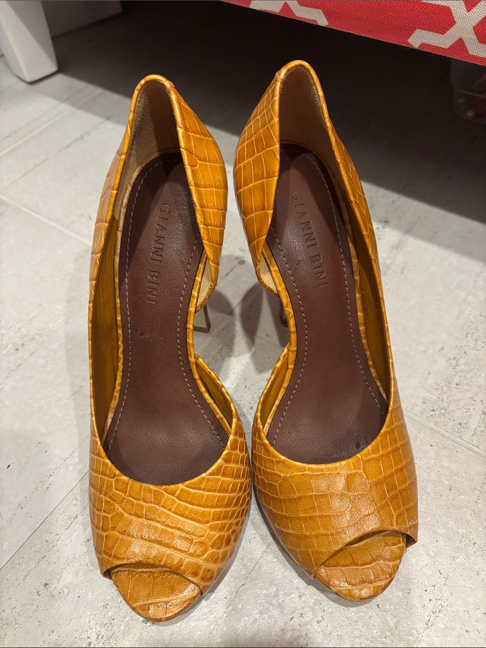 💛Gianni Bini Croc-Embossed Peep-Toe Pumps in Mustard Size 7💛